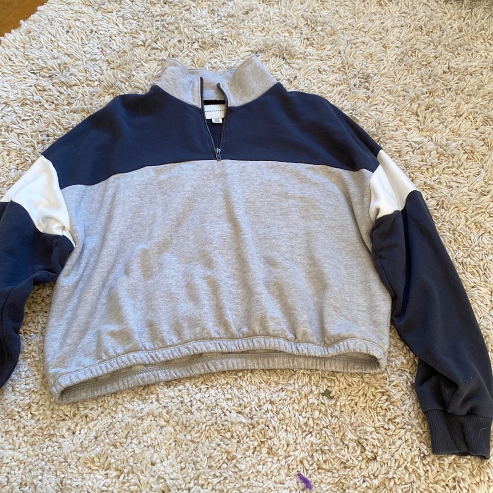 American eagle barely worn sweatshirt!